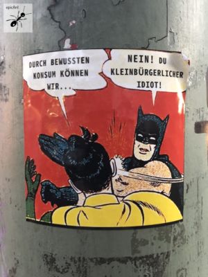 Bild-Streetart-Berlin-Kreuzberg-2018-10-Sticker-Batman-Robin-durch-kontrolierten-konsum